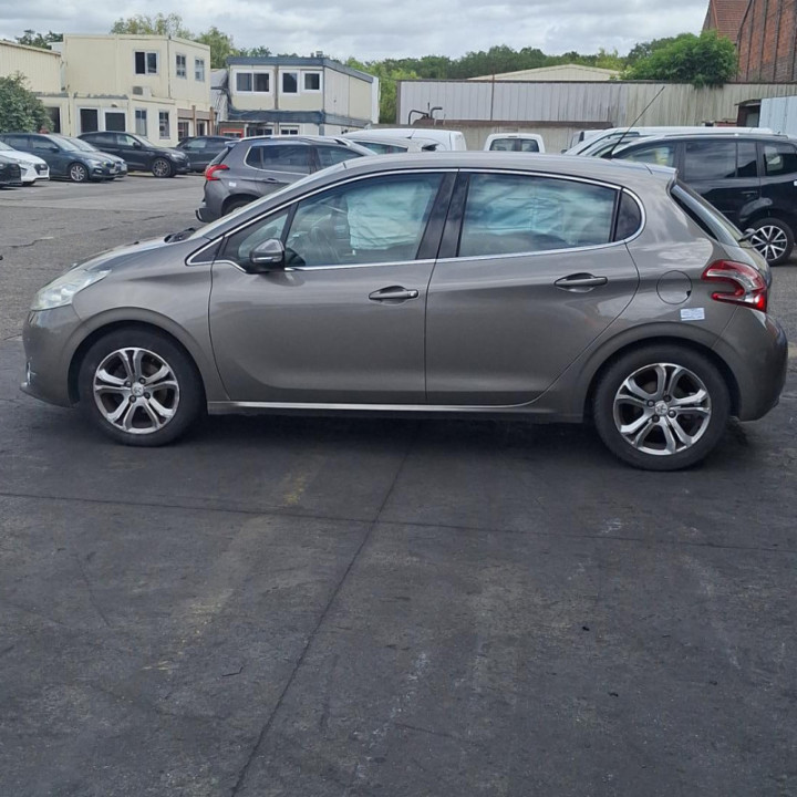 Pare choc avant PEUGEOT 208 1 Photo n°12