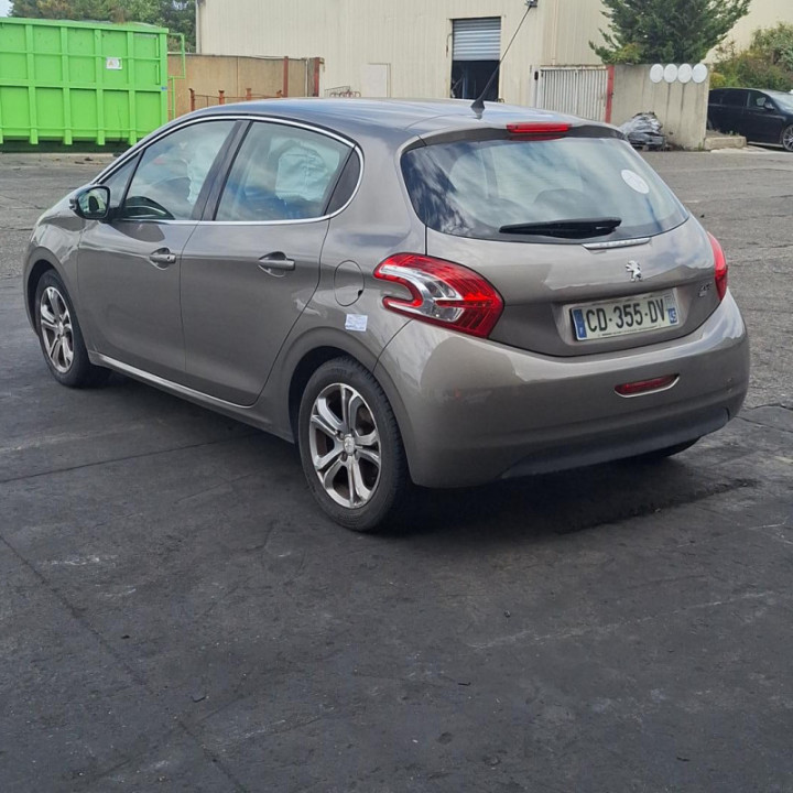 Pare choc avant PEUGEOT 208 1 Photo n°13